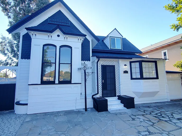2341 Irving Ave #5 — Photo 10