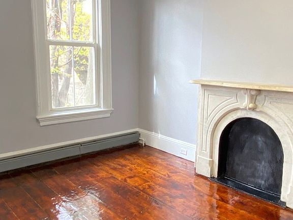 4th image of 1 Catherine St #2