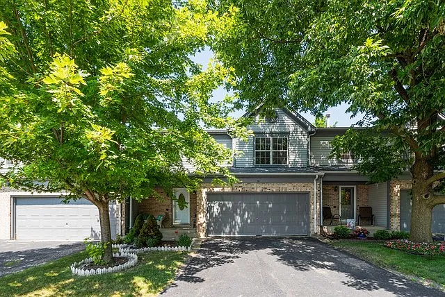 30 Oxford Ct photo 1