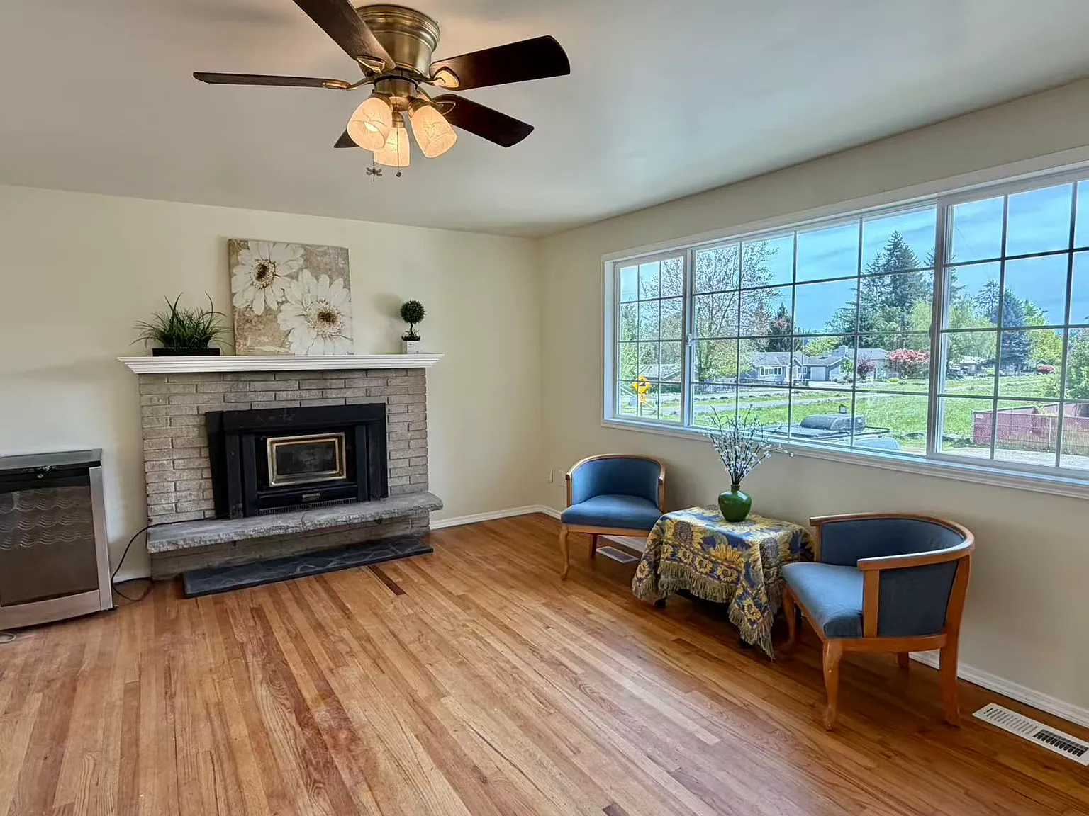 4 bed, 2020 sqft, $3,000 — Photo 2