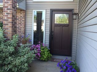 806 Cedar Ridge Ct, Mahomet, IL 61853