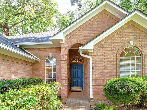2nd image of 3305 Oak Village Dr