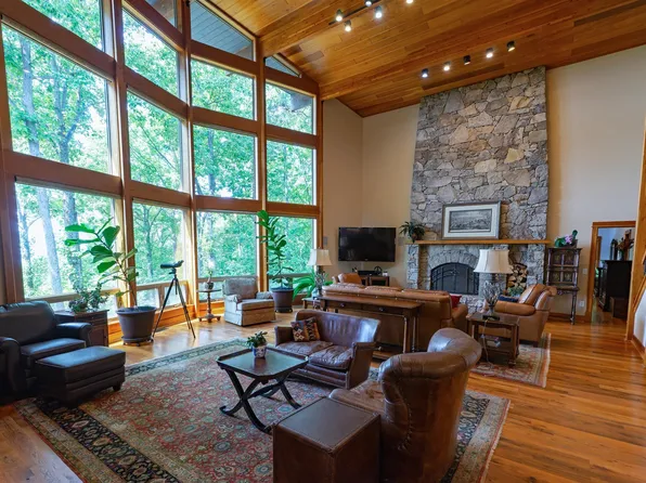 4966 Turkey Sag Rd, Keswick, VA 22947