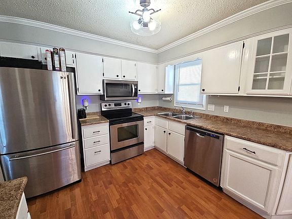 3rd image of 1322 Calvin St