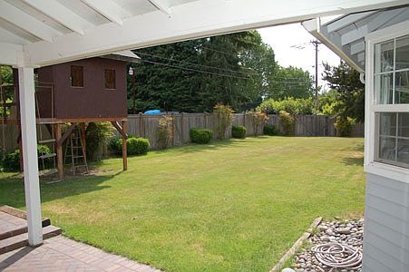 3rd image of 8208 Garnet Ln SW