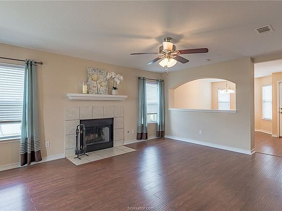4th image of 15133 Meredith Ln