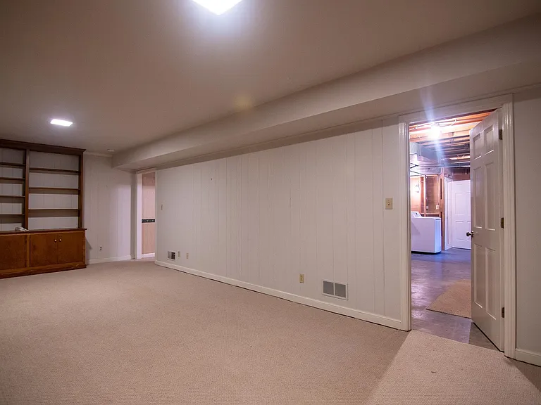 1313 Grove Rd — Photo 31