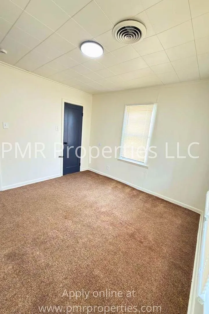 3 Bedrooms / 1 Bathroom House — Photo 4