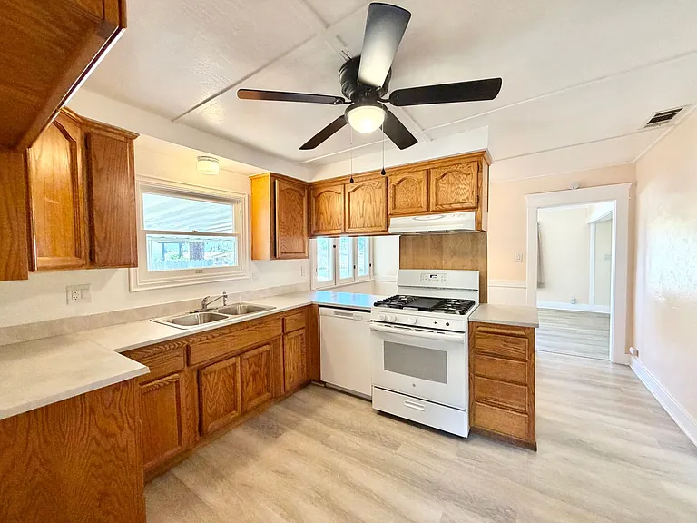 41861 Acacia Ave — Photo 17