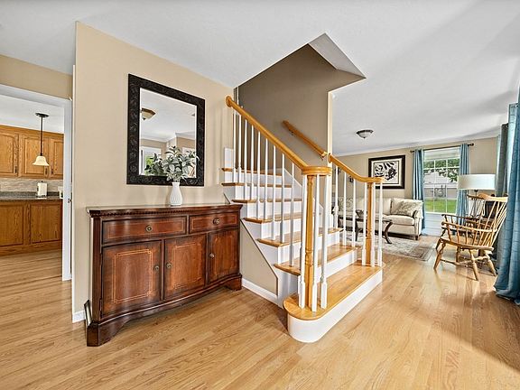 3rd image of 61 Highridge Rd