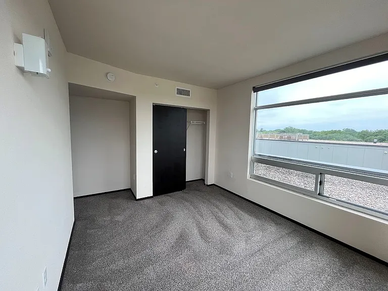 Galaxie High Rise Apartments — Photo 159