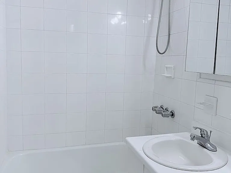 117 W 58th St #8E — Photo 5