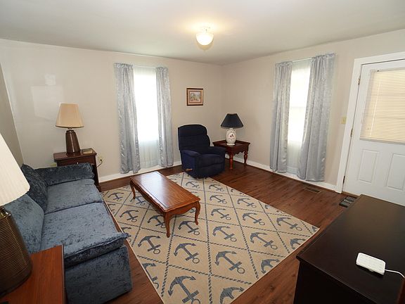 5th image of 913 Brotherton Rd