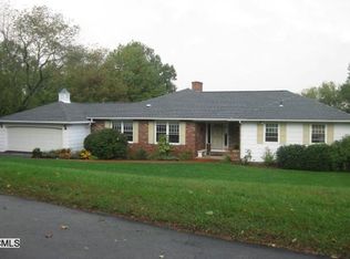 3 Shamrock Dr, Brookfield, CT 06804
