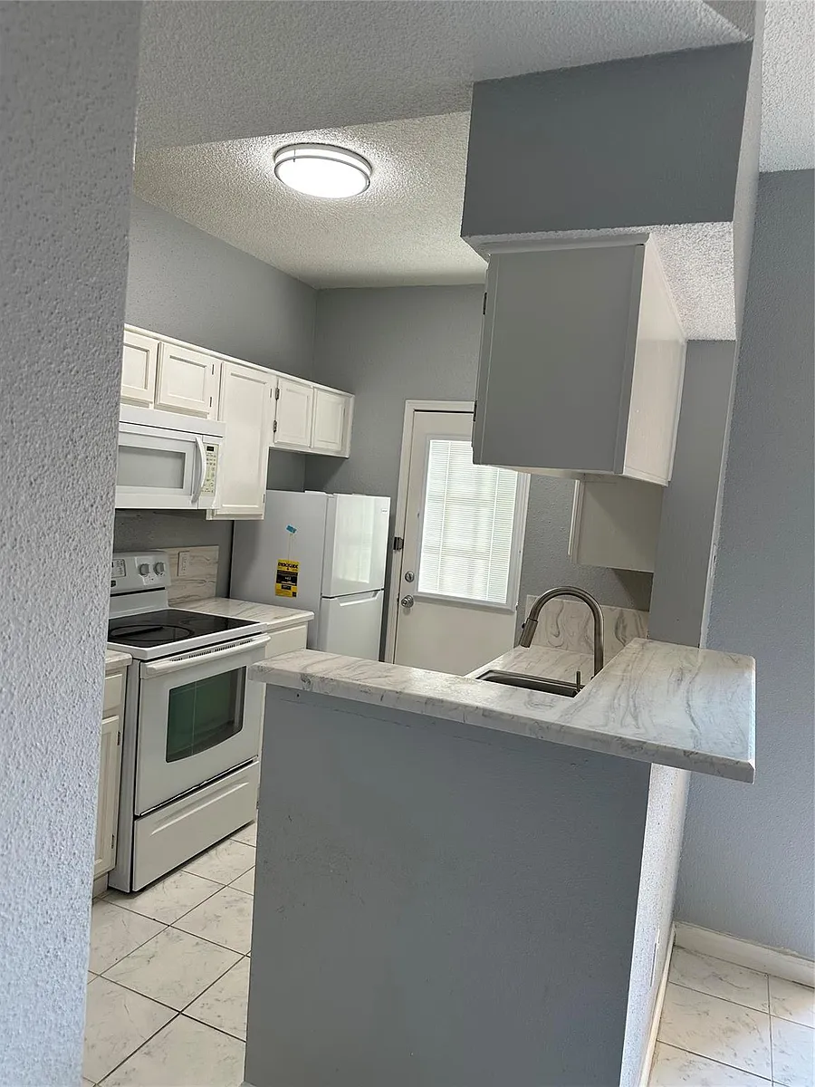 Building Photo - 7575 Cambridge St #2303