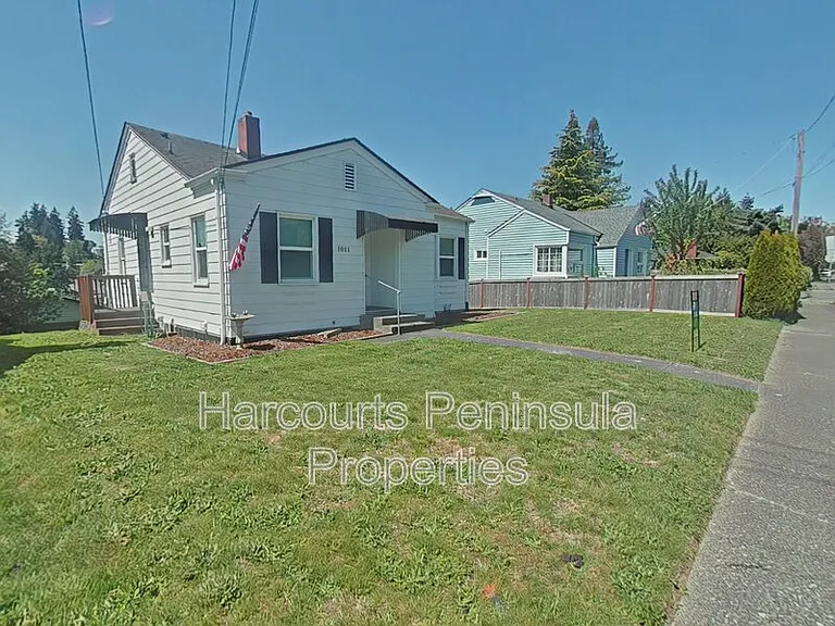 1011 Rainier Ave — Photo 1