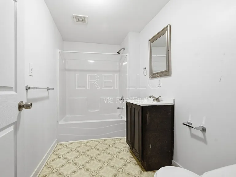 1743 W Hill St #2 — Photo 10
