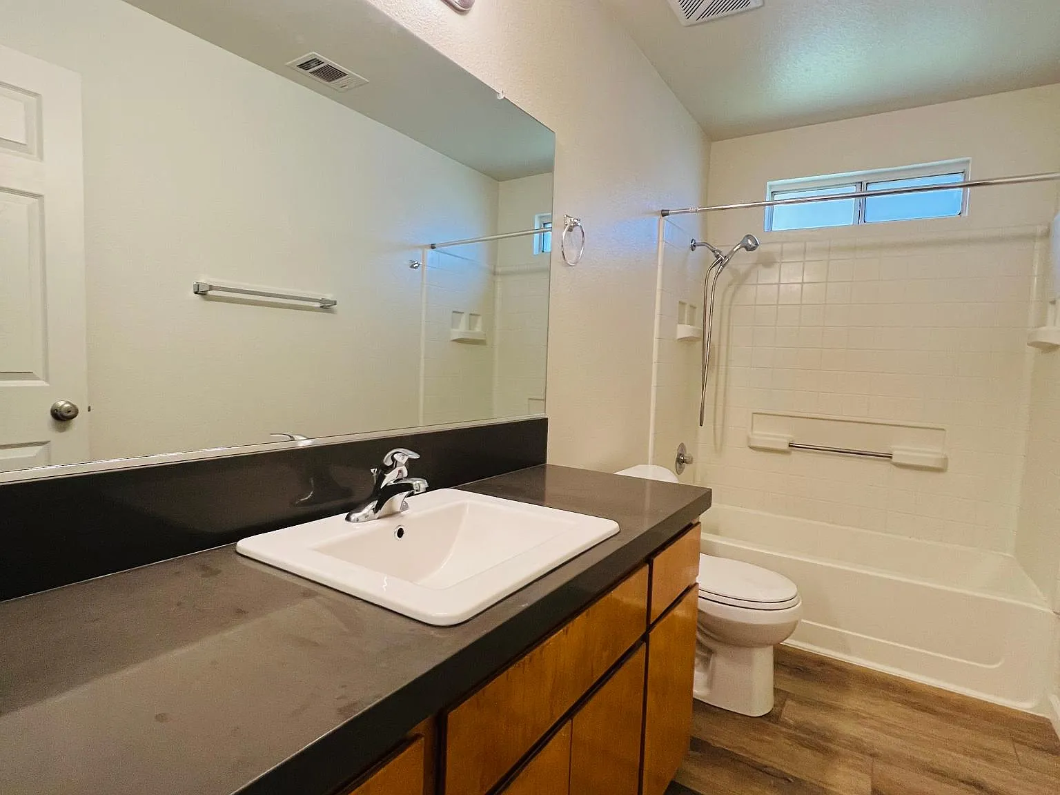 1 bed, 850 sqft, $1,525 — Photo 3