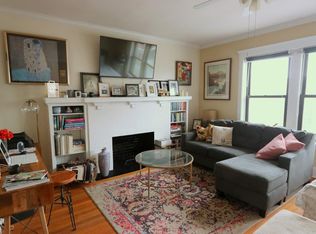1102 Davis St APT 3, Evanston, IL 60201