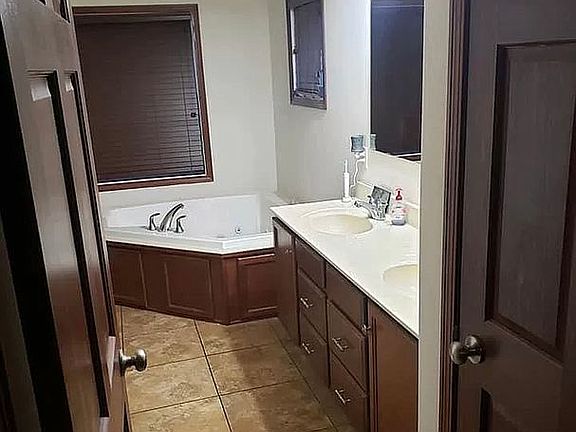Master bathroom 