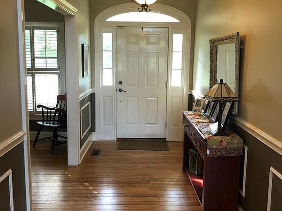 2nd image of 1905 Lakewood Dr