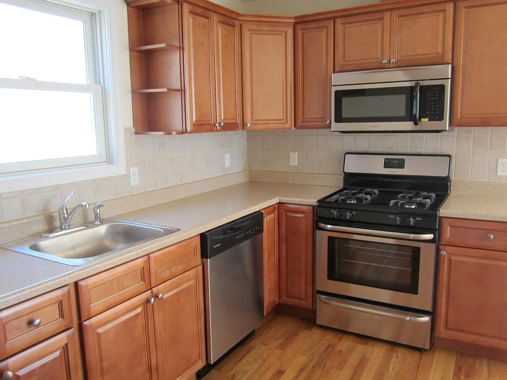 3 bed, $3,500 — Photo 4