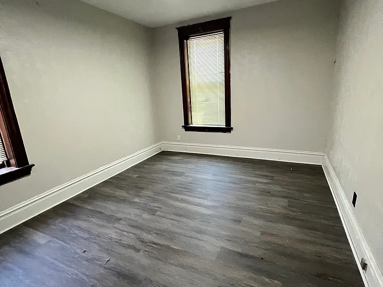 4434 Clarence Ave — Photo 5