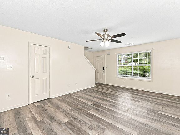 3rd image of 7060 Ravenwood Ln