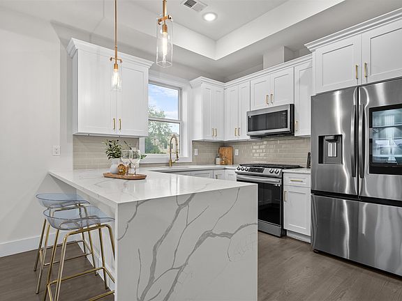 4th image of 98 Van Horne St #2
