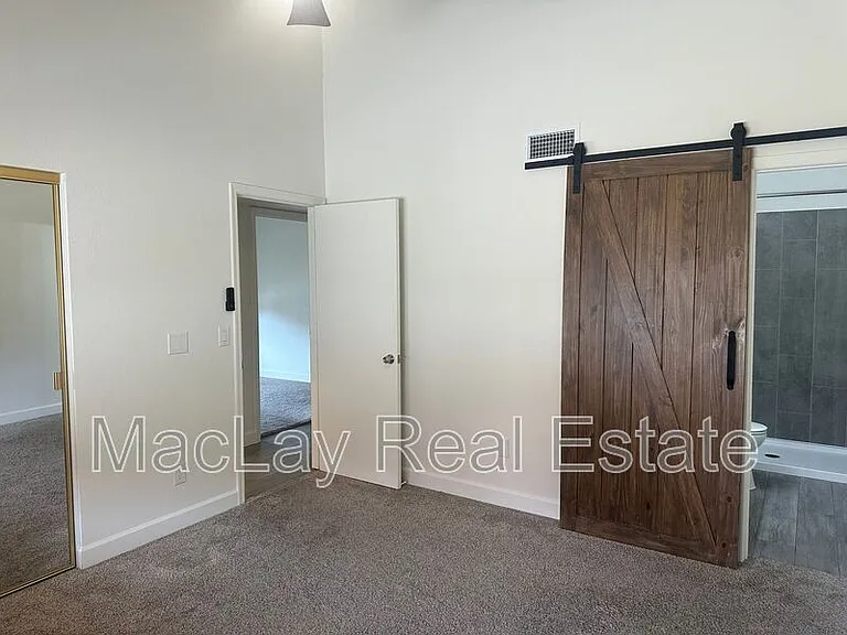2118 E Center Ln #1 — Photo 11