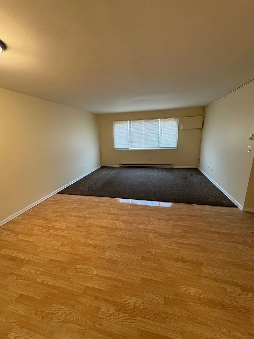 1116 Irving Ave — Photo 4