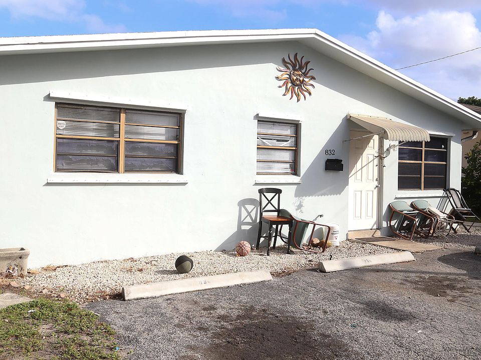 1st image of 832 NE 10th Ave #1-2