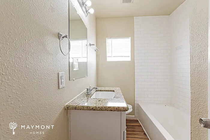 1009 Danube St — Photo 13