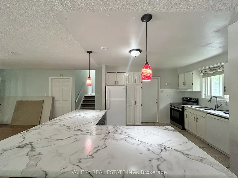 63 Paperbirch Cres #A — Photo 6