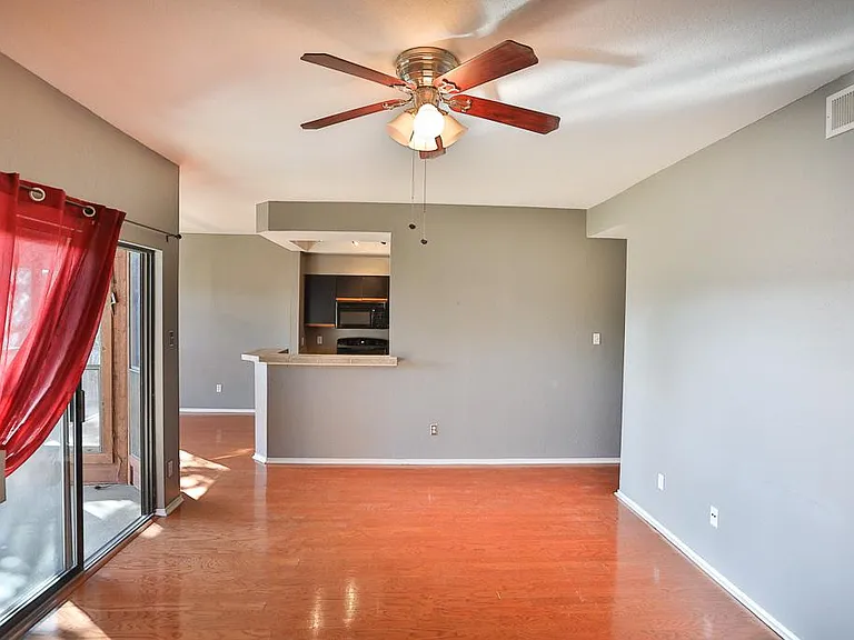 4711 Spicewood Springs Rd #182 — Photo 4