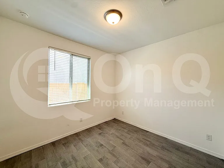 1265 E Kingman St — Photo 34