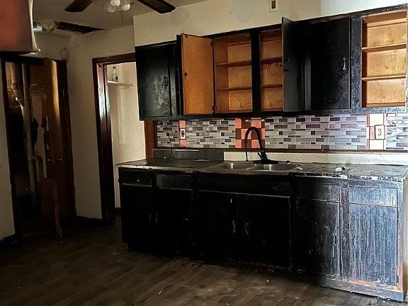 5th image of 2455 Lakeview Ave