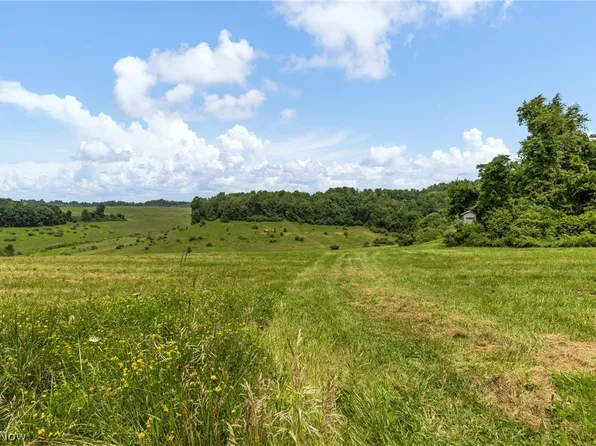 Pultney Ave, Barnesville, OH 43713