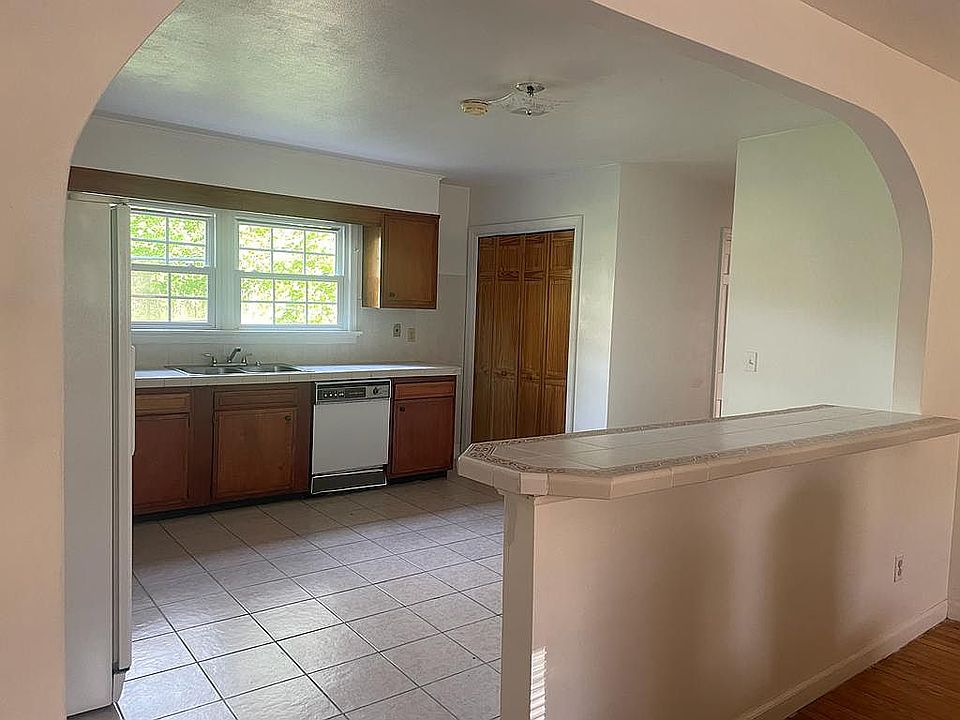 100 W Wooster St, Danbury, CT 06810 Zillow