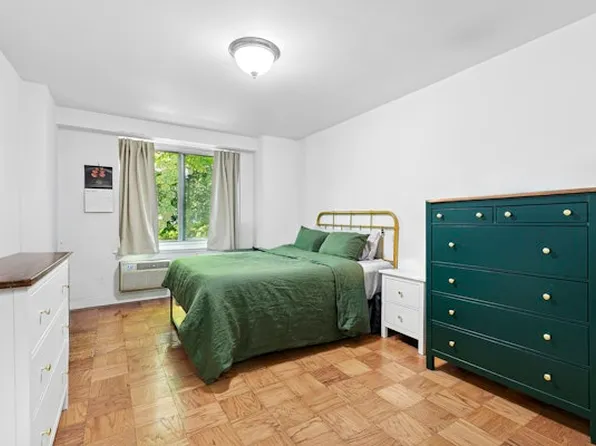 400 Central Park West image 4 of 11