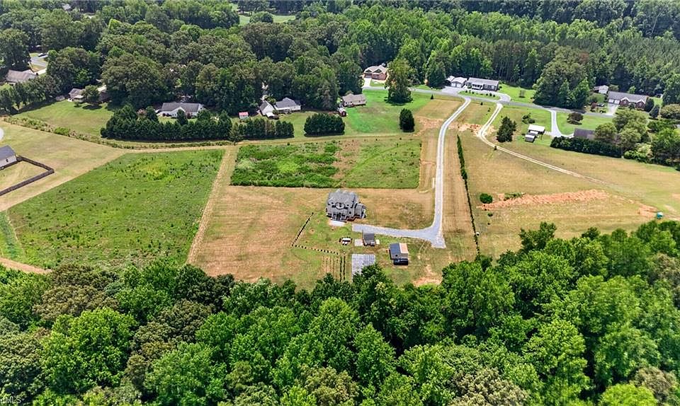 1st image of 2428 Glade Rd