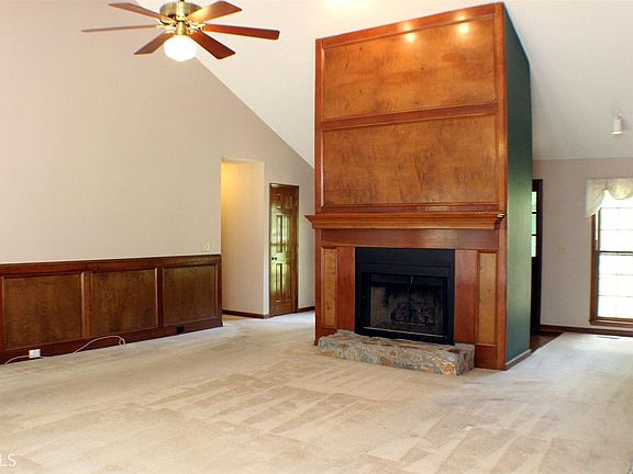 4th image of 200 Mapledale Trl