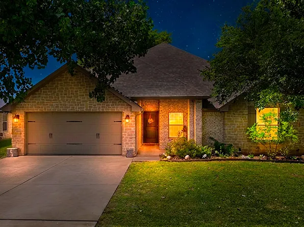 4016 Cherokee Ct, Granbury, TX 76048