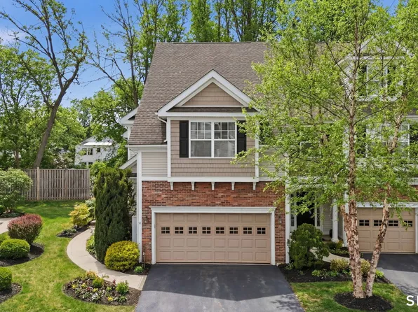 49 Park Place Circle #49, West Hartford, CT 06110