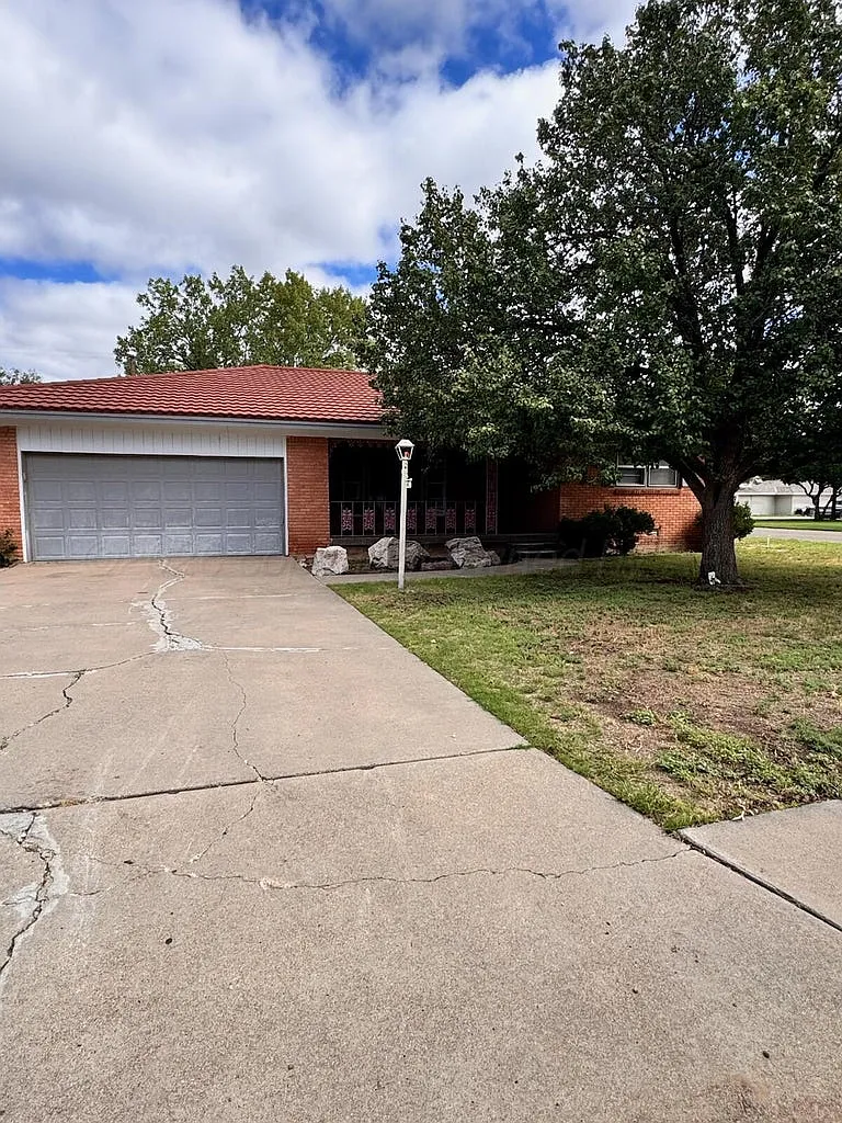 4 bed, 1868 sqft, $1,800 — Photo 1