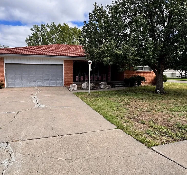 3917 Lynette Dr