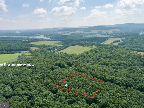 4 Hunters Ridge Dr, Oakland, MD 21550