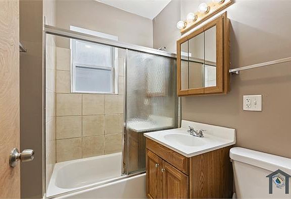 3rd image of 323 Memorial Dr #2