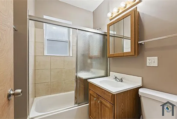323 Memorial Dr #2 — Photo 3