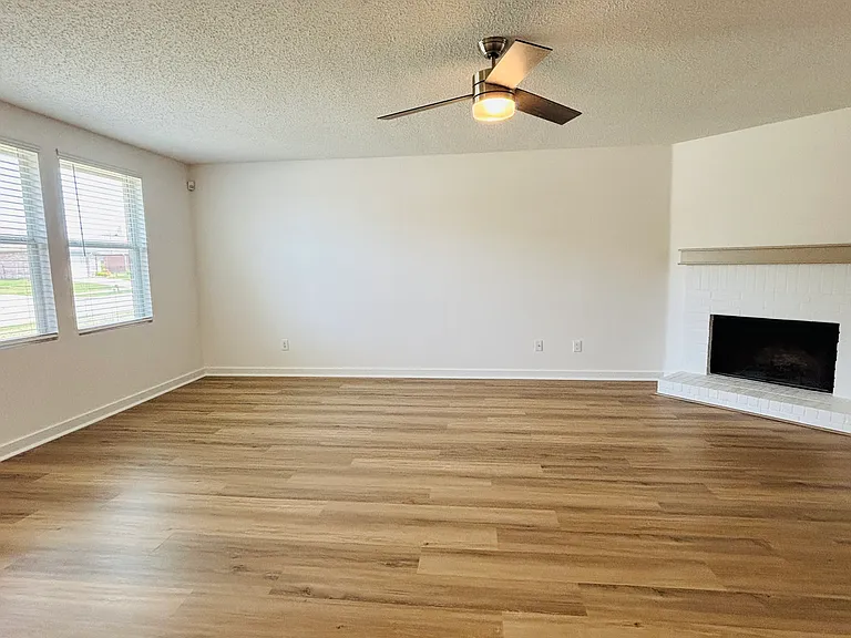 1007 Chilton Dr — Photo 8